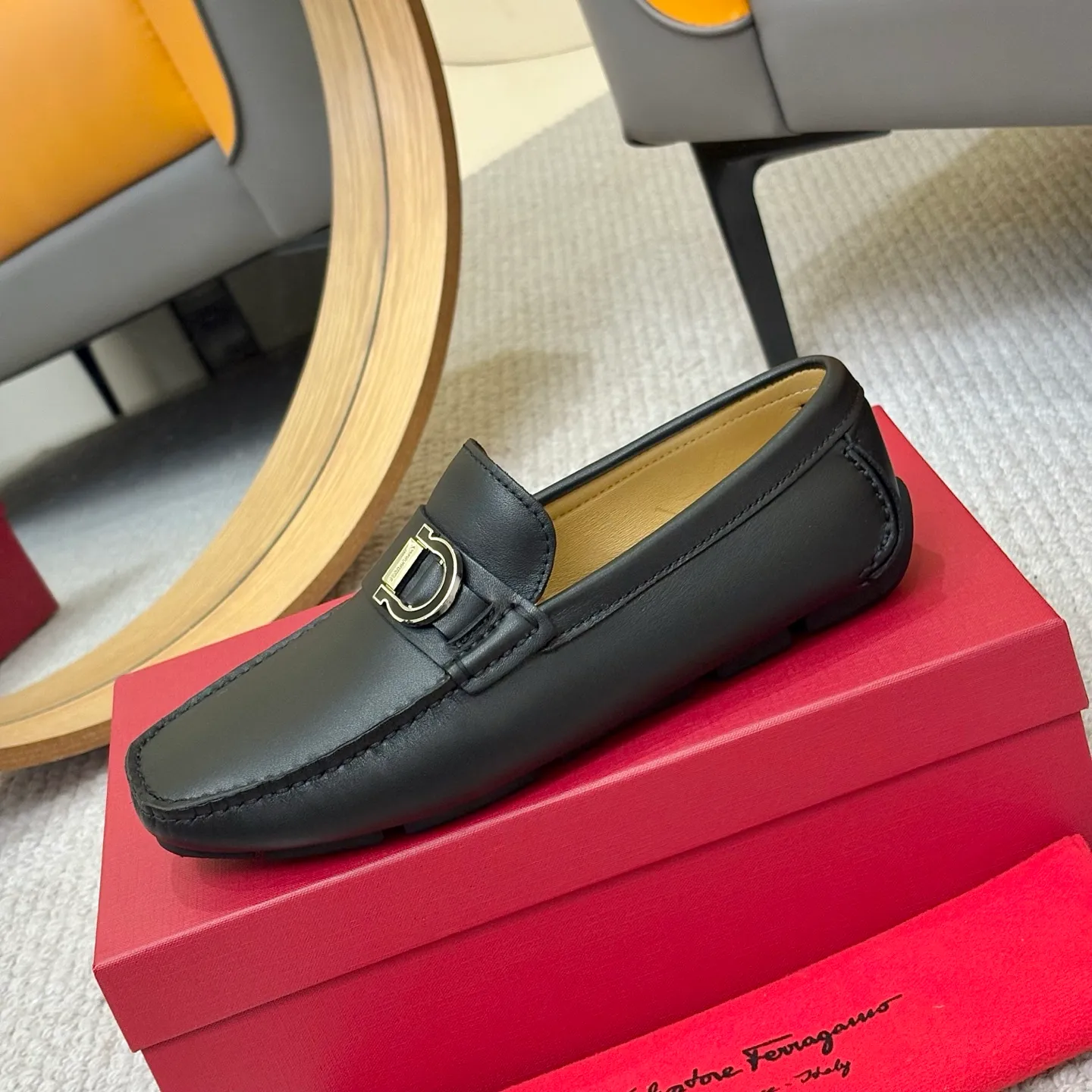 Men's men's shoes 💰420 (Yangli) Ferragamo 〰Ferragamo 2⃣️0⃣️2⃣️5️⃣ New series 👊🏻 Upper 🇮🇹 Italian imported calfskin, original outsole molding. Water-dyed sheepskin lining. The identity of every successful man is set off, and the upper and lower shoes are elegant and stable🚶🏻🚶🏻The high-end custom counter original replica is an eternal classic🔍️Number of codes: 38-46 with counter packaging